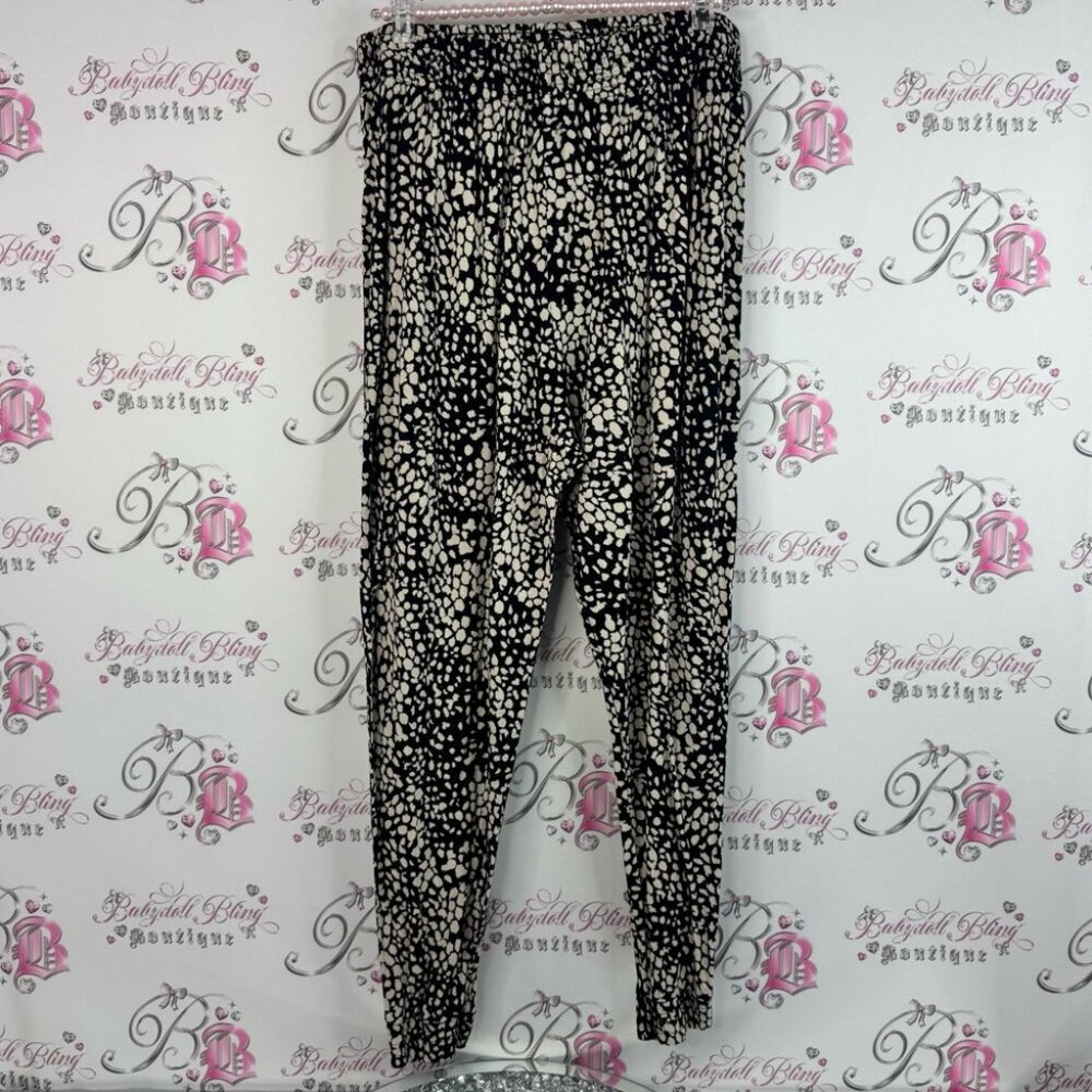 H&M pants joggers style smocked hem Black and cream white Patterned Joggers